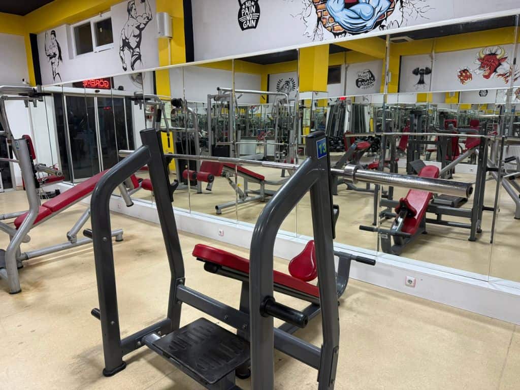 Goreme Fitness Center gym's bench press with a slightly bent barbell