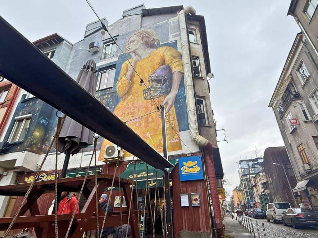 Sofia's walking tour route passing the Skapto burger restaurant