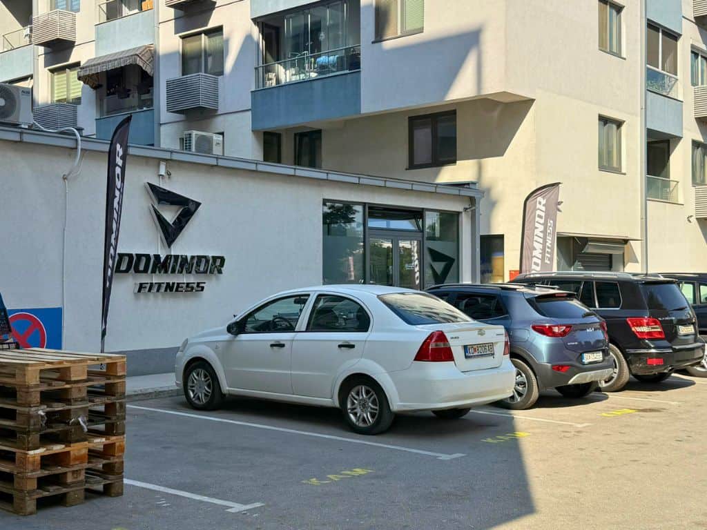 Dominor Fitness front entrance near car park