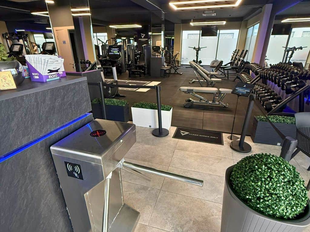 Lobby to Dominor Fitness