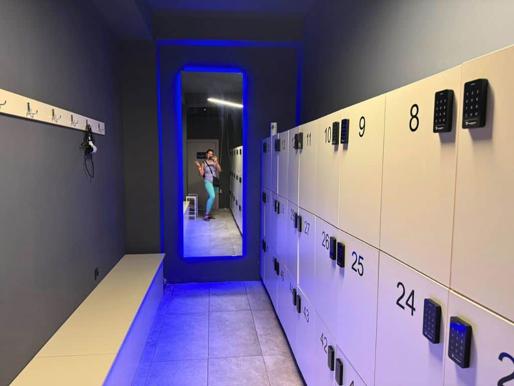 Dominor Fitness locker room